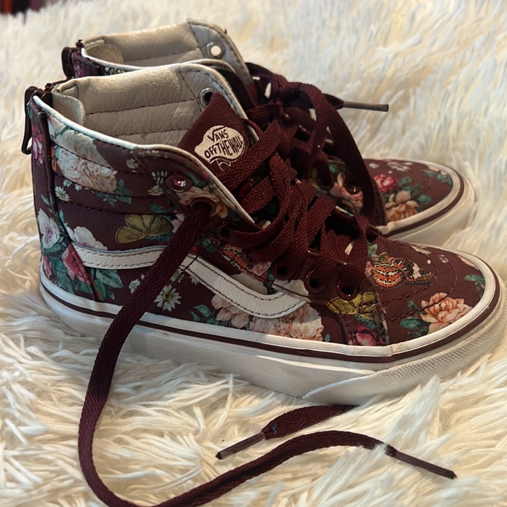 Van’s SK8-HI ZIP shoes. US Kids size 12.5 / EU 30. Maroon